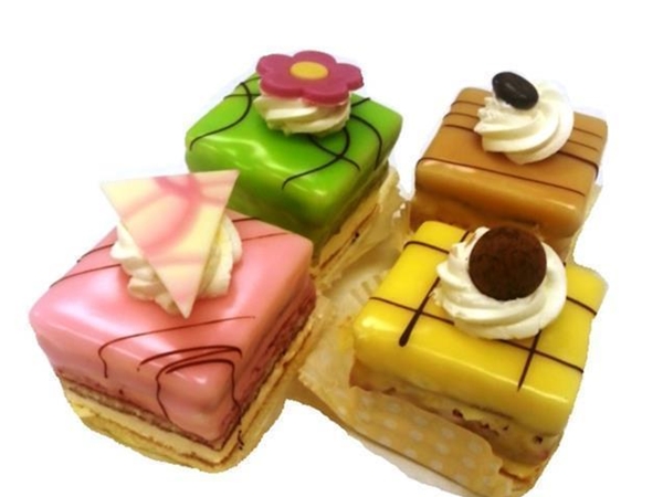 Cake petit four&nbsp;8 stuks