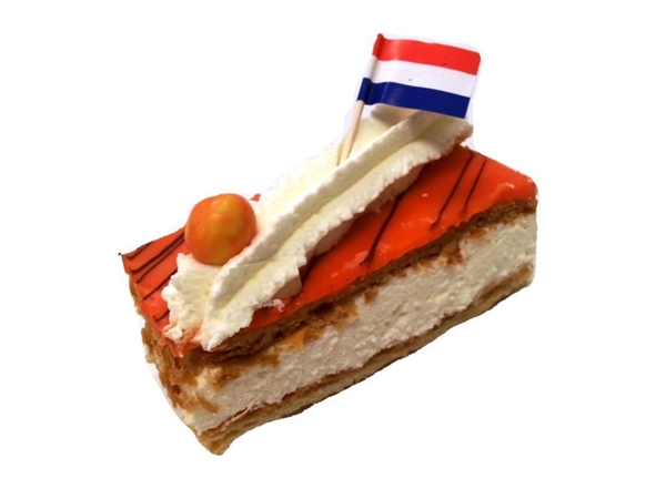 Oranje slagroom tompouce